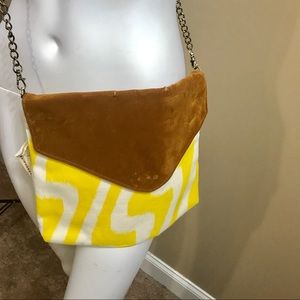 NWT Basik cross body purse yellow and white